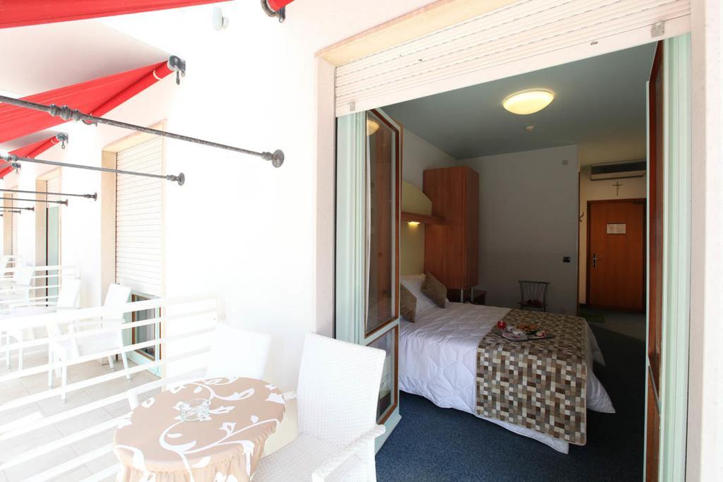Hotel Derby S Lido di Jesolo Bagian luar foto